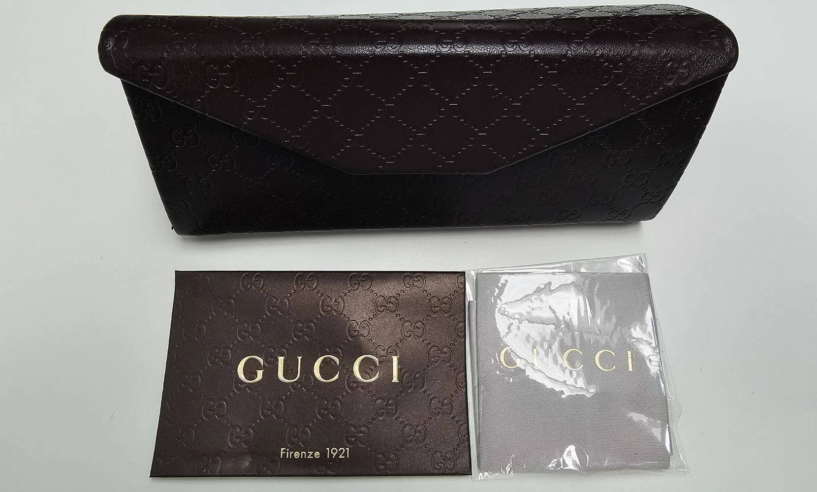 Preloved Rectangle Metal Gucci Frame - Image 4